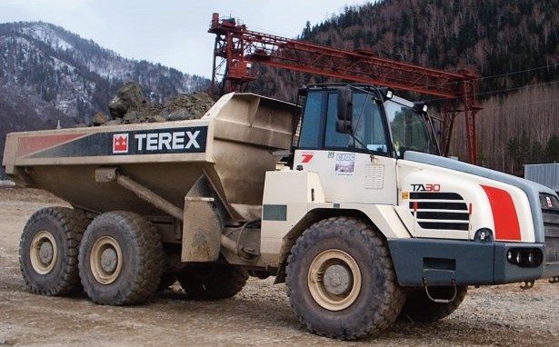 Самосвалы Terex ТА30 на работах по восстановлению Саяно-Шушенской ГЭС